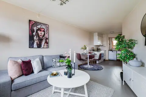 Plass til både spisebord og sittegruppe