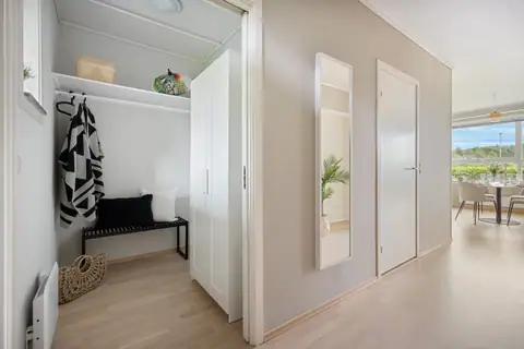 Garderobeløsningen byr på gode oppbevaringsmuligheter