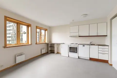Kjøkken med store vinduer