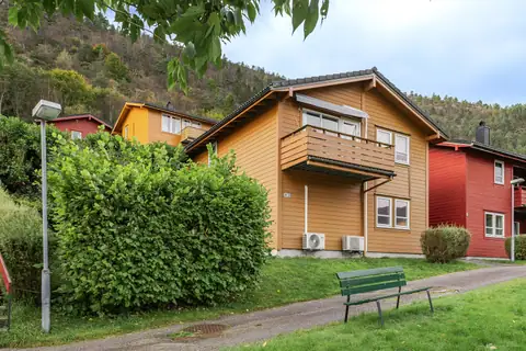 Leiligheten ligger i første etasje.