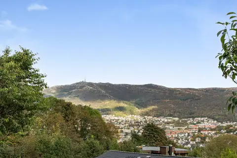 Fin utsikt over Ulriken og Landåsfjellet.