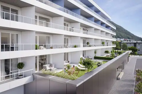 Erleveien 20 - nyt fine sommerdager på terrassen.jpg
